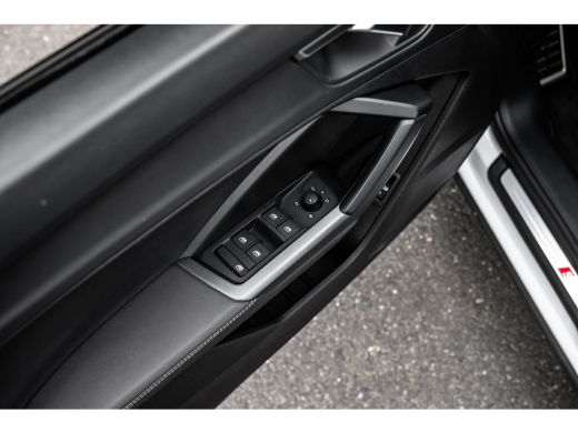 Audi Q3 45 TFSI e S line Leder | Panoramadak ActivLease financial lease