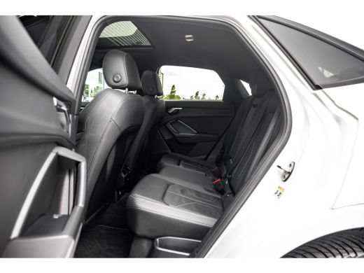 Audi Q3 45 TFSI e S line Leder | Panoramadak ActivLease financial lease