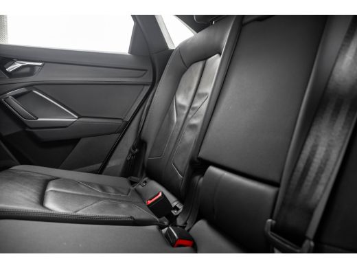 Audi Q3 45 TFSI e S line Leder | Panoramadak ActivLease financial lease