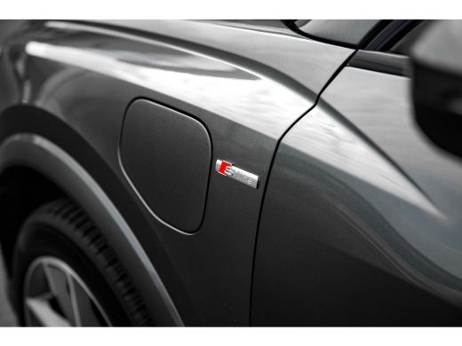 Audi Q3 45 TFSI e S line | Panoramadak | Stoelverwarming | 360 camera | ActivLease financial lease