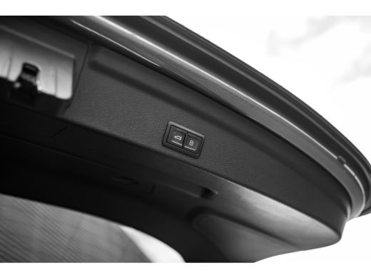 Audi Q3 45 TFSI e S line | Panoramadak | Stoelverwarming | 360 camera | ActivLease financial lease