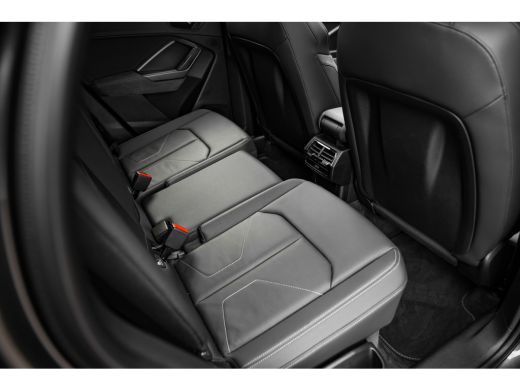 Audi Q3 45 TFSI e S line | Panoramadak | Stoelverwarming | 360 camera | ActivLease financial lease