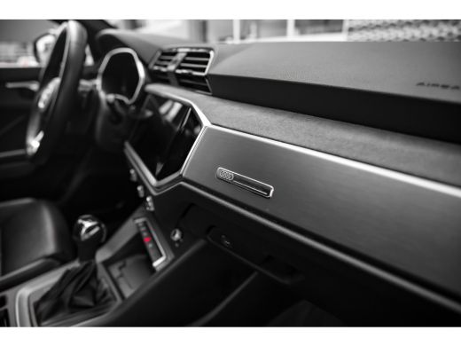Audi Q3 45 TFSI e S line | Panoramadak | Stoelverwarming | 360 camera | ActivLease financial lease
