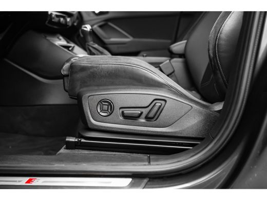 Audi Q3 45 TFSI e S line | Panoramadak | Stoelverwarming | 360 camera | ActivLease financial lease
