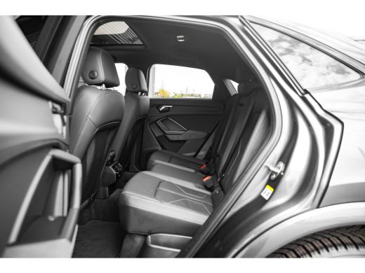 Audi Q3 45 TFSI e S line | Panoramadak | Stoelverwarming | 360 camera | ActivLease financial lease