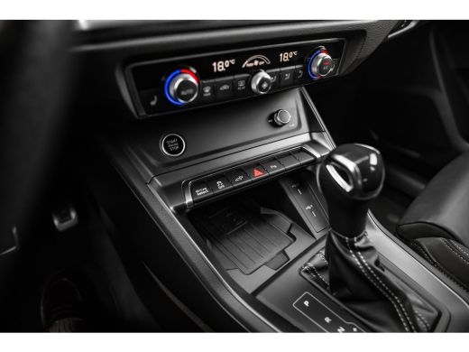 Audi Q3 45 TFSI e S line | Panoramadak | Stoelverwarming | 360 camera | ActivLease financial lease