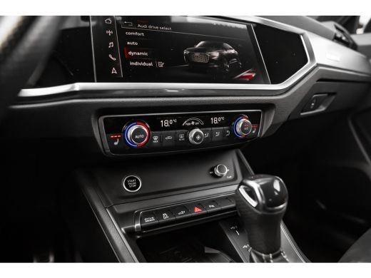 Audi Q3 45 TFSI e S line | Panoramadak | Stoelverwarming | 360 camera | ActivLease financial lease