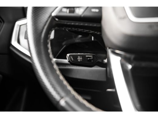 Audi Q3 45 TFSI e S line | Panoramadak | Stoelverwarming | 360 camera | ActivLease financial lease