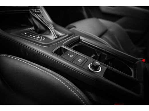 Audi Q3 45 TFSI e S line | Panoramadak | Stoelverwarming | 360 camera | ActivLease financial lease