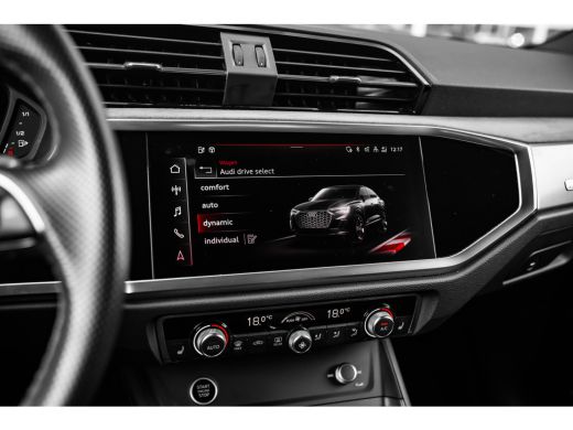 Audi Q3 45 TFSI e S line | Panoramadak | Stoelverwarming | 360 camera | ActivLease financial lease