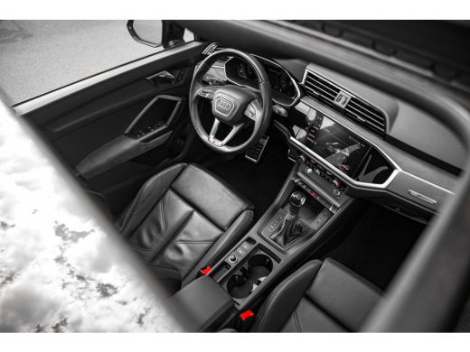 Audi Q3 45 TFSI e S line | Panoramadak | Stoelverwarming | 360 camera | ActivLease financial lease