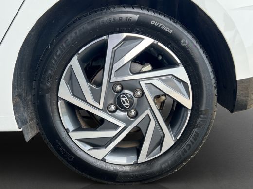 Hyundai i20 1.0 T-GDI 100pk Comfort | Airco | Camera | Carplay | Cruise control | Dodehoek detectie | Navigat... ActivLease financial lease