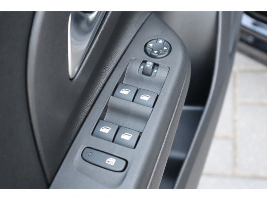 Opel Corsa 1.2 75PK 5-DRS ELEGANCE GS-LINE / NAVI / LEDER / CLIMA / LED / PDC / 17" LMV / UNIEK / CAMERA / P... ActivLease financial lease