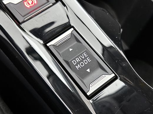 Peugeot 2008 1.5 HDi Allure / Trekhaak / Pdc.+Camera / Distributie bij 117Dkm.vervangen / Airco-ecc./ Navigati... ActivLease financial lease