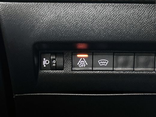 Peugeot 2008 1.5 HDi Allure / Trekhaak / Pdc.+Camera / Distributie bij 117Dkm.vervangen / Airco-ecc./ Navigati... ActivLease financial lease