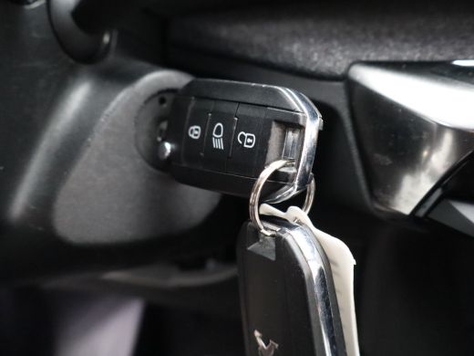 Peugeot 3008 1.2 PureTech GT Line Avantage Black Pack | Parkeersensoren Voor en Achter | Stoelverwarming | App... ActivLease financial lease