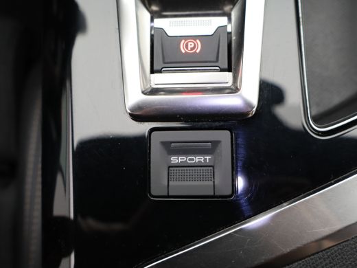 Peugeot 3008 1.2 PureTech GT Line Avantage Black Pack | Parkeersensoren Voor en Achter | Stoelverwarming | App... ActivLease financial lease