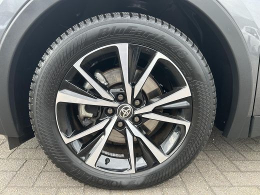 Toyota C-HR 2.0 Plug-in Hybrid 220 Dynamic ActivLease financial lease
