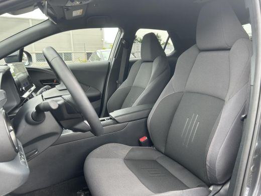 Toyota C-HR 2.0 Plug-in Hybrid 220 Dynamic ActivLease financial lease