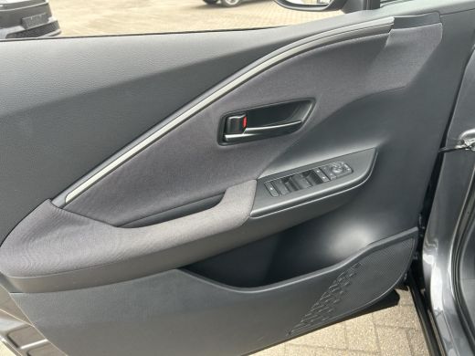 Toyota C-HR 2.0 Plug-in Hybrid 220 Dynamic ActivLease financial lease
