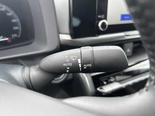 Toyota C-HR 2.0 Plug-in Hybrid 220 Dynamic ActivLease financial lease
