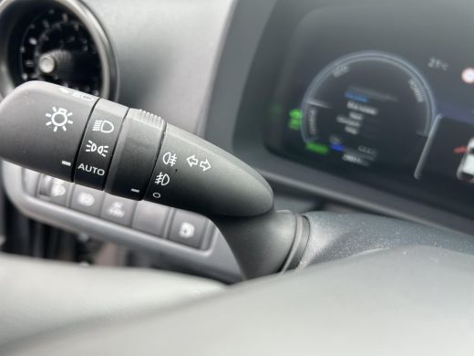 Toyota C-HR 2.0 Plug-in Hybrid 220 Dynamic ActivLease financial lease