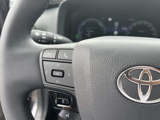 Toyota C-HR 2.0 Plug-in Hybrid 220 Dynamic ActivLease financial lease