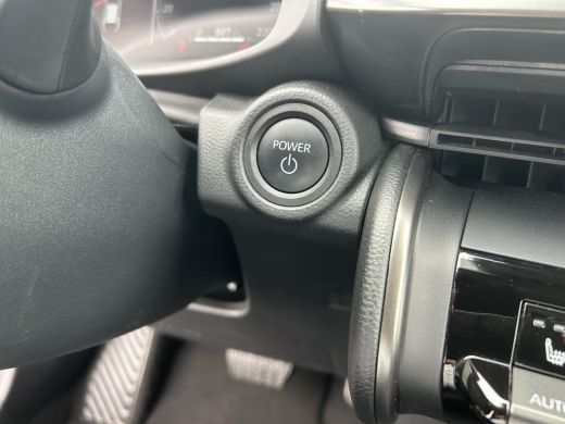 Toyota C-HR 2.0 Plug-in Hybrid 220 Dynamic ActivLease financial lease
