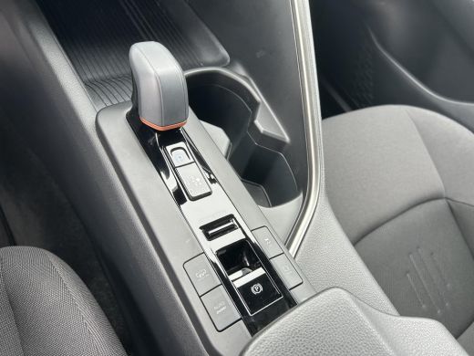 Toyota C-HR 2.0 Plug-in Hybrid 220 Dynamic ActivLease financial lease