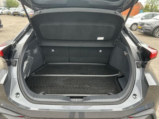 Toyota C-HR 2.0 Plug-in Hybrid 220 Dynamic ActivLease financial lease