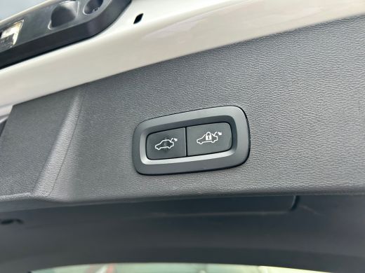Volvo  XC40 1.5 T4 Plug-in hybrid Ultimate Dark | Pano | Memory | Harman/Kardon | Pilot Assist | Stoel & stuu... ActivLease financial lease