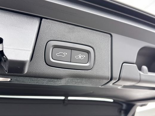 Volvo  XC60 T8 Recharge Ultra Dark Executive | 22" | Getint & Gelamineerd Glas | Alarmklasse 3 | Black Editio... ActivLease financial lease