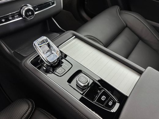 Volvo  XC90 T8 Ultra Black Edition Executive | 22" | Gelaagd & Getint Glas | Geintegreerd kinderzitje | Lucht... ActivLease financial lease
