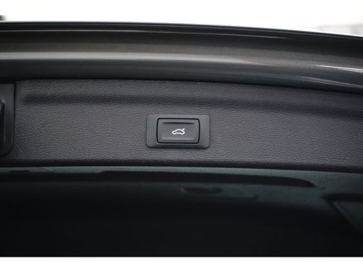 Audi Q3 45 245PK S-Tronic TFSI e | PDC V+A | App connect | Lederen stoelen zwart | Stoelverwarming voor ActivLease financial lease