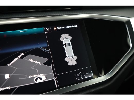 Audi Q3 45 245PK S-Tronic TFSI e | PDC V+A | App connect | Lederen stoelen zwart | Stoelverwarming voor ActivLease financial lease