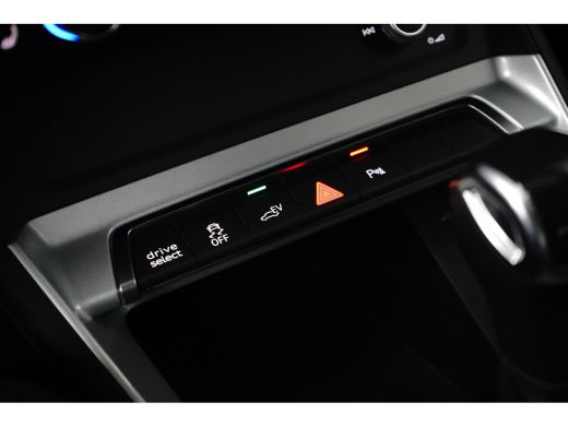 Audi Q3 45 245PK S-Tronic TFSI e | PDC V+A | App connect | Lederen stoelen zwart | Stoelverwarming voor ActivLease financial lease