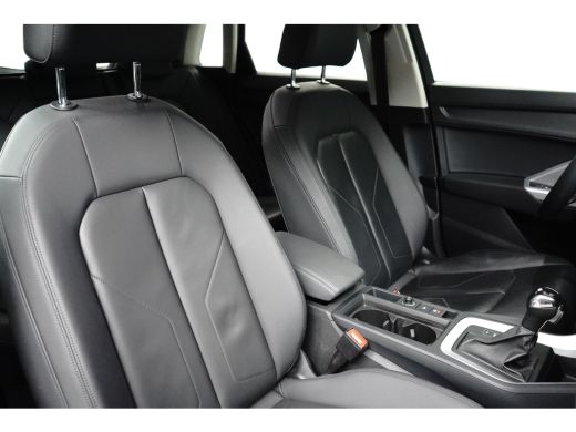 Audi Q3 45 245PK S-Tronic TFSI e | PDC V+A | App connect | Lederen stoelen zwart | Stoelverwarming voor ActivLease financial lease