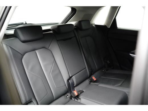 Audi Q3 45 245PK S-Tronic TFSI e | PDC V+A | App connect | Lederen stoelen zwart | Stoelverwarming voor ActivLease financial lease