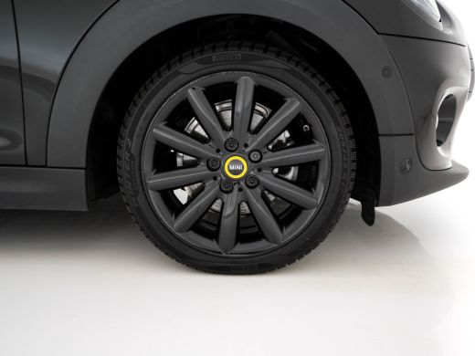 Mini Electric Yours 33 kWh [ 3-Fase-11kW ] {SoH-97%} (INCL-BTW) Aut. *HEATPUMP | PANO | LEATHER | DIGI-COCKPIT ... ActivLease financial lease
