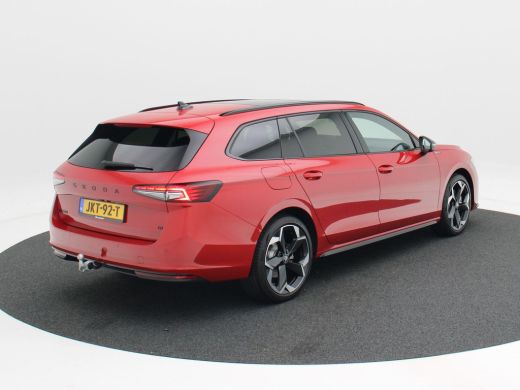 Skoda Superb Combi 1.5 TSi 204 Pk PHEV Sportline Business | Panoramadak | Trekhaak | Head-Up | 19 Inch | Stoel... ActivLease financial lease