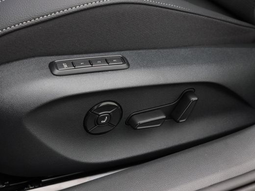 Skoda Superb Combi 1.5 TSi 204 Pk PHEV Sportline Business | Panoramadak | Trekhaak | Head-Up | 19 Inch | Stoel... ActivLease financial lease