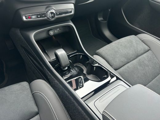 Volvo  EX40 Twin Motor AWD Plus Black Edition | Pano | 360 camera | Memory | Climate pack | Nubuck bekleding ... ActivLease financial lease