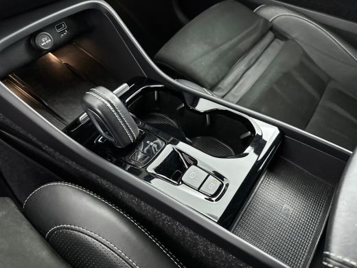 Volvo  XC40 T5 Recharge R-Design | 19" | Trekhaak | Leder / Nubuck | Elektr. verst. best. Stoel | Harman Kard... ActivLease financial lease