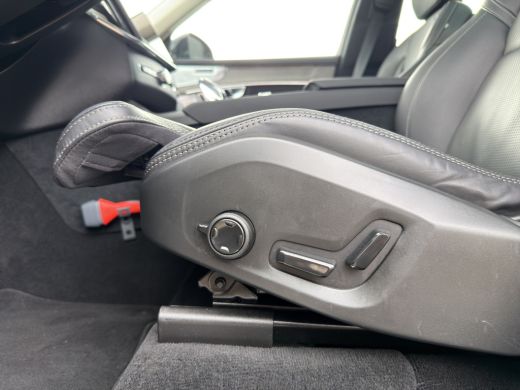 Volvo  XC90 T8 Plug-in hybrid AWD Ultra Dark | Trekhaak | Luchtvering | Massage + Ventilatie | Audio High End... ActivLease financial lease