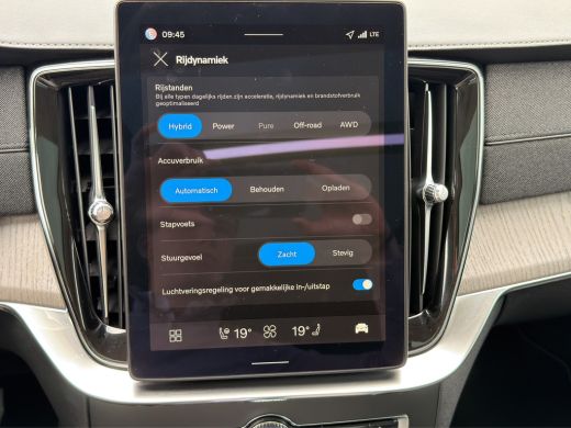 Volvo  XC90 T8 Plug-in hybrid AWD Ultra Dark | Trekhaak | Luchtvering | Massage + Ventilatie | Audio High End... ActivLease financial lease