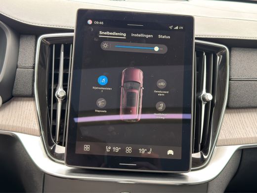 Volvo  XC90 T8 Plug-in hybrid AWD Ultra Dark | Trekhaak | Luchtvering | Massage + Ventilatie | Audio High End... ActivLease financial lease