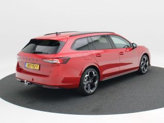 Skoda Superb Combi 1.5 TSi 204 Pk PHEV Sportline Business | Panoramadak | Trekhaak | Head-Up | 19 Inch | Stoel...
