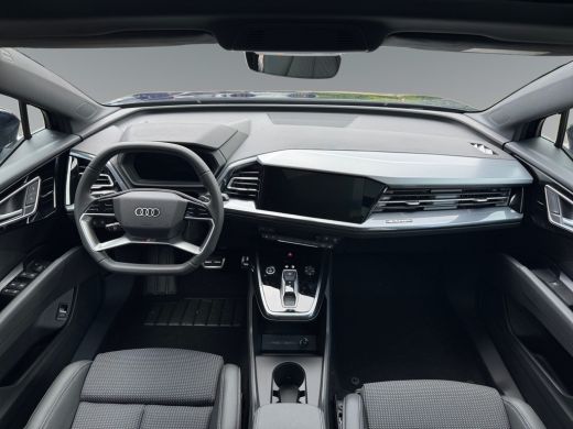 Audi Q4 e-tron 45 82kWh 286pk quattro S Edition Competition | Panoramadak | Trekhaak | Adaptive Cruise Control ActivLease financial lease