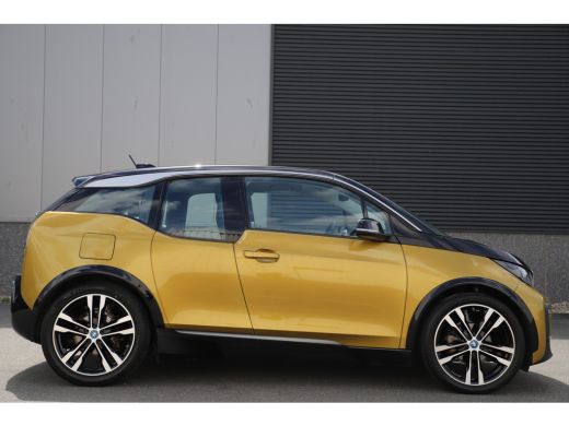 BMW i3 Executive 120Ah 42 kWh/*Galvanic Gold*/Carplay/1e eig./W-pomp/20"/Camera/3-fase ActivLease financial lease
