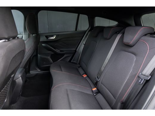 Ford Focus 1.0 EcoBoost Hybrid ST Line | Automaat | Full LED | Winter-pack | Adaptieve cruise | Dodehoek det... ActivLease financial lease